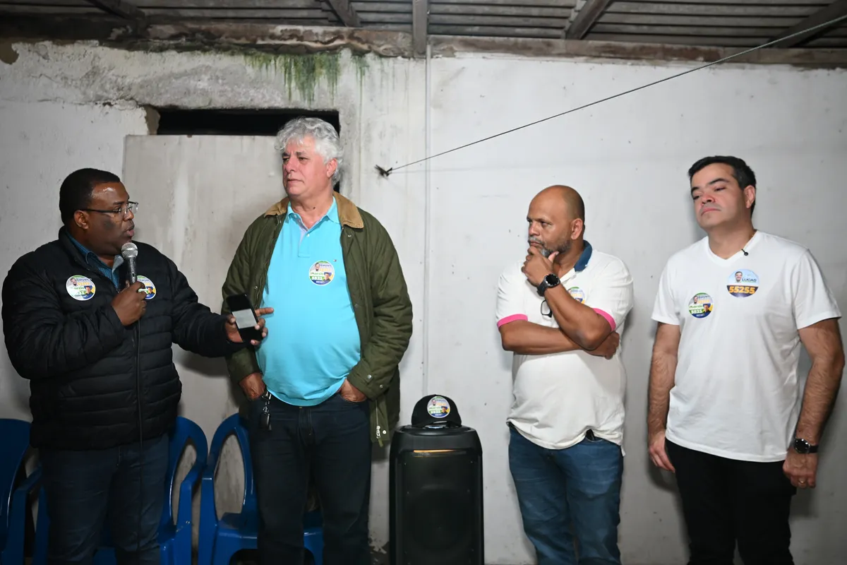 Dr. Lucas 55255 acompanha a fala de uma liderança local, no evento na Barra