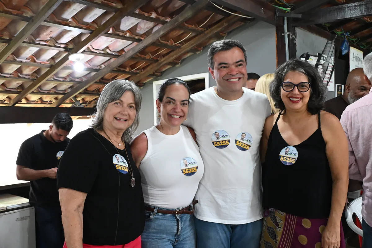 Dr. Lucas 55255 com quatro apoiadoras no Encontro na AMA